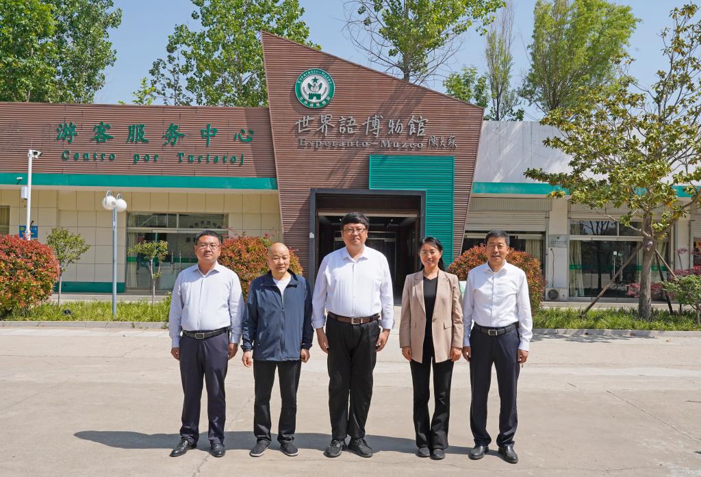 20250430丛海林 褚夫敏调研市中校区 (10).JPG